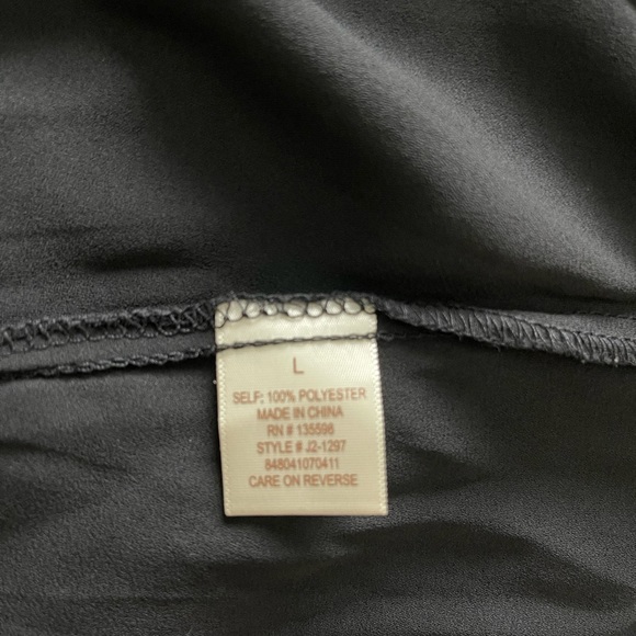 Women’s Black Blouse with Floral Short-sleeves Size Large - Picture 3 of 4